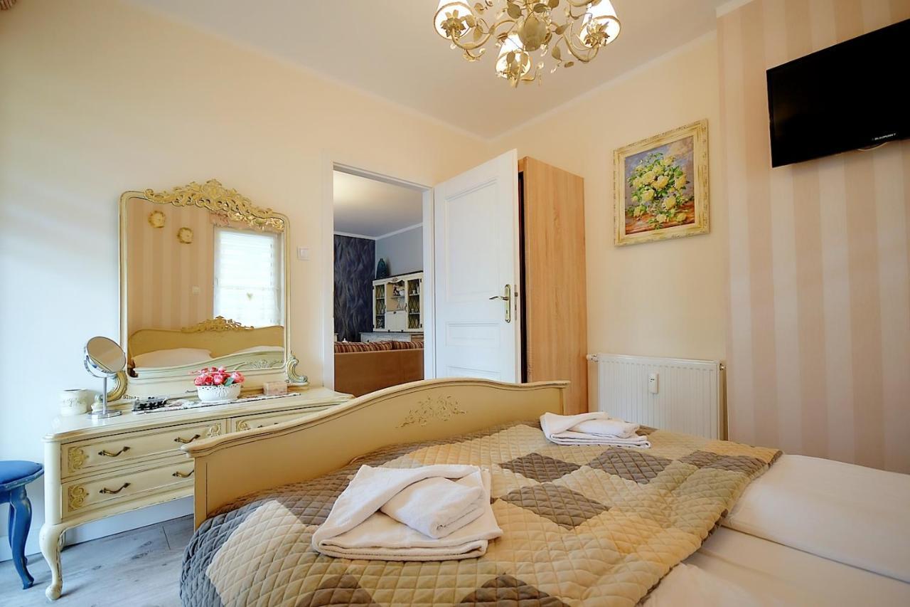 Miodowy Dom Exspanse Apartament 2 Lub 3 Pokoje Z Tarasem I Parkingiem Kołobrzeg Buitenkant foto