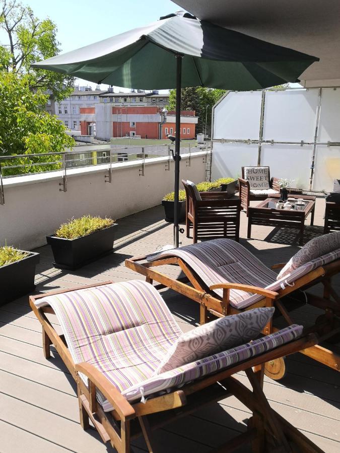 Miodowy Dom Exspanse Apartament 2 Lub 3 Pokoje Z Tarasem I Parkingiem Kołobrzeg Buitenkant foto
