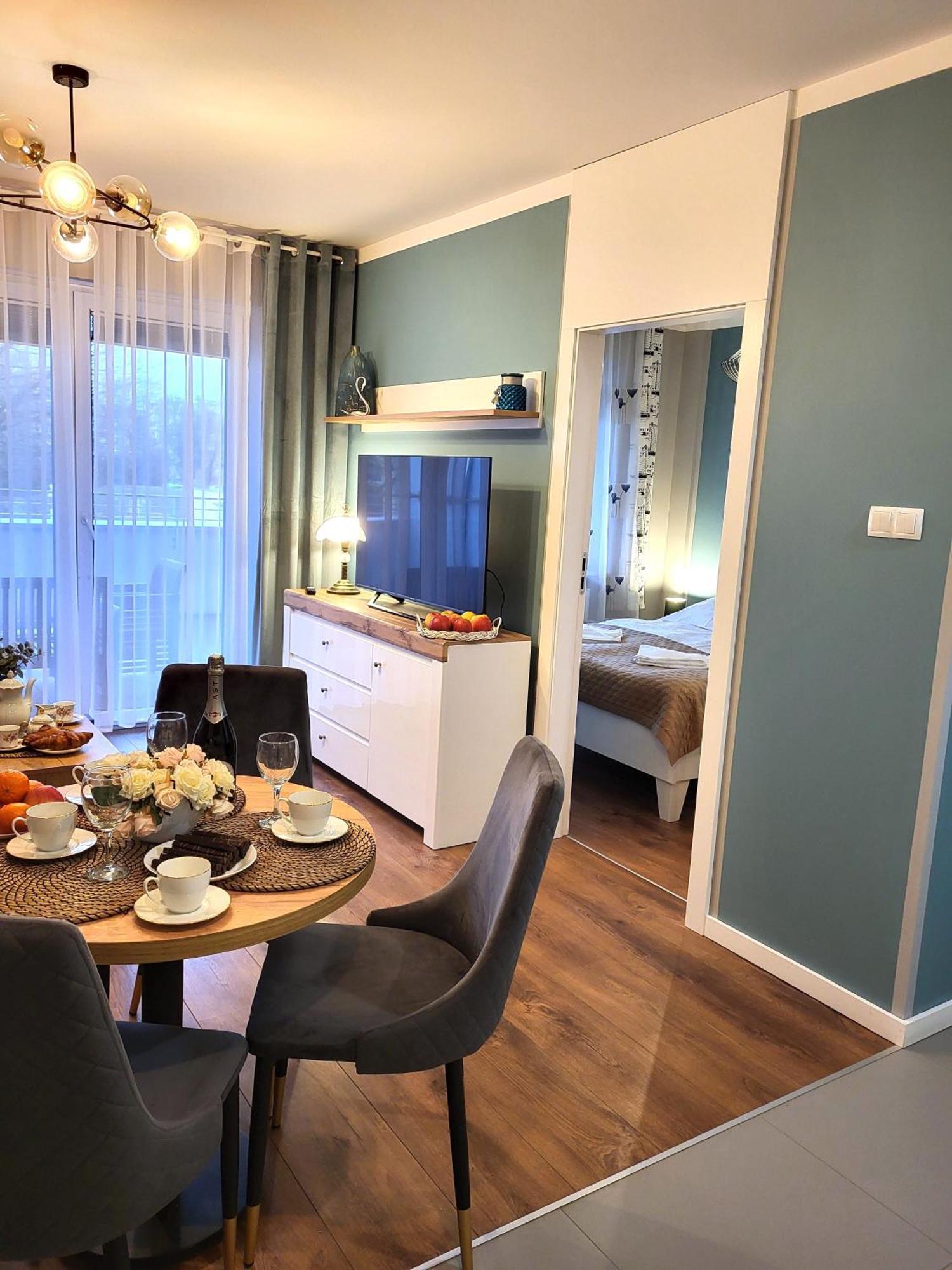 Miodowy Dom Exspanse Apartament 2 Lub 3 Pokoje Z Tarasem I Parkingiem Kołobrzeg Buitenkant foto